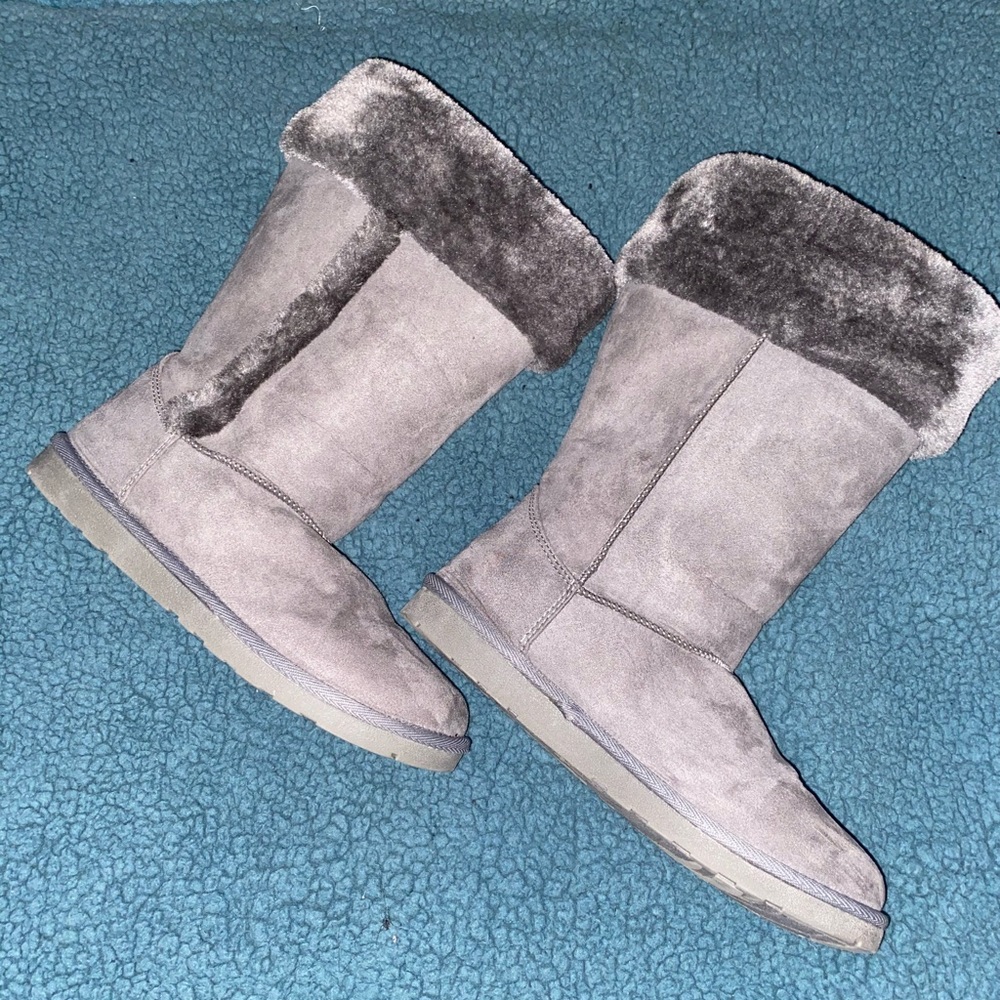 GRAY BOOTIES